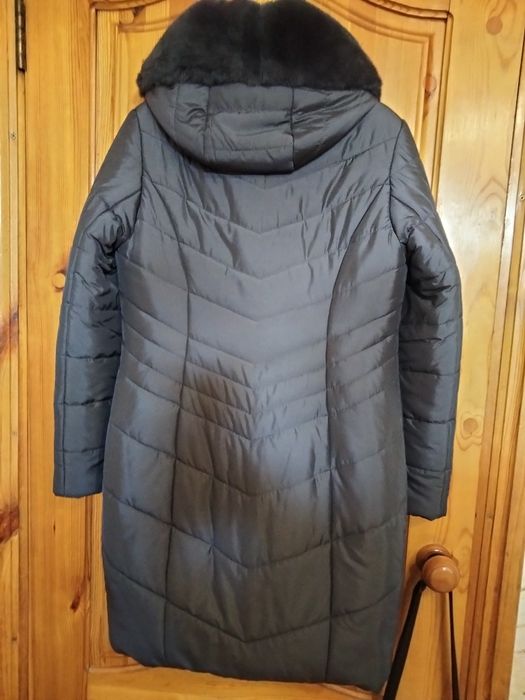 Женский пуховик с капюшоном