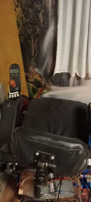 scaun cu rotile electric