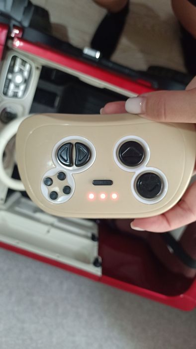 Детская машина на пульте