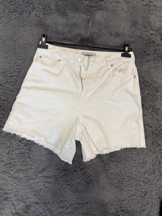 Pantaloni scurti