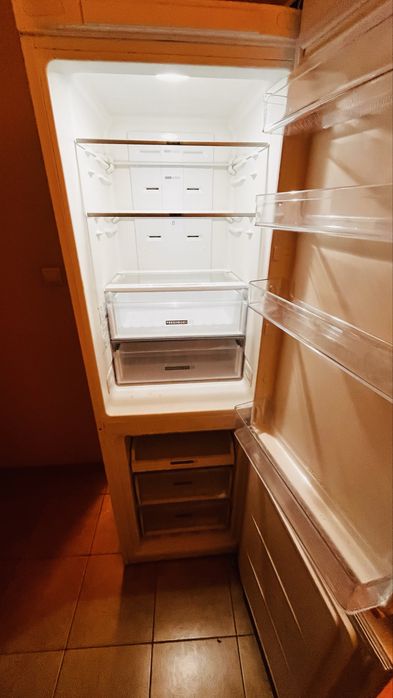 Хладилник с Фризер Whirlpool Nofrost