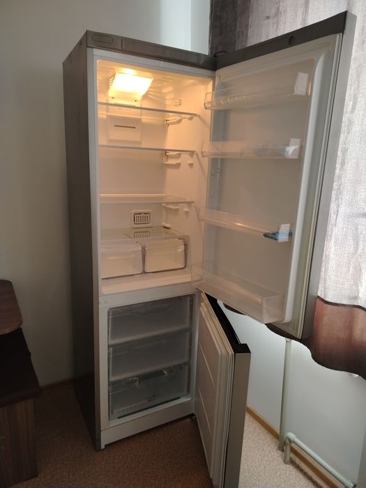 Холодильник indesit