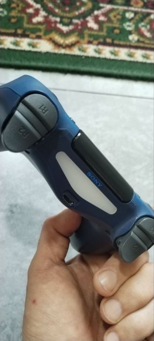 Срочно продам джойстик оригинальный на Sony PS4 Dualshock