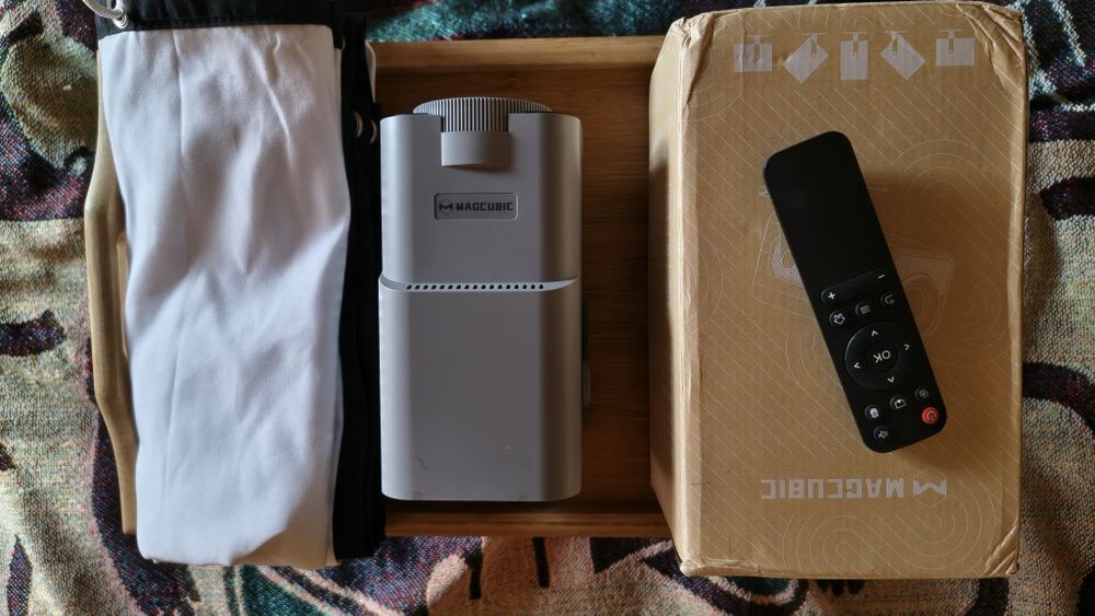 Videoproiector portabil LED - Magcubic