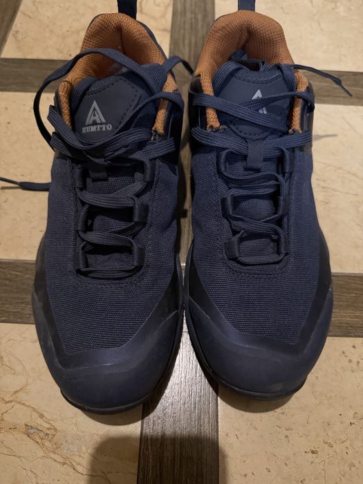 Продам демисезонные кроссовки