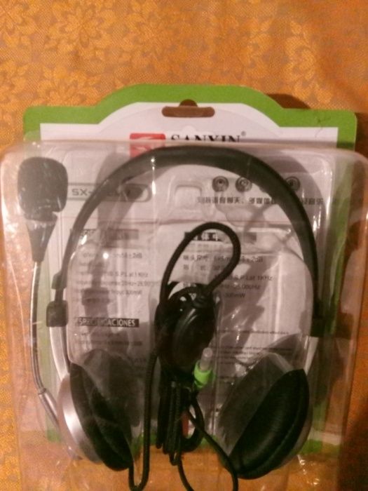 Слушалки с микрофон