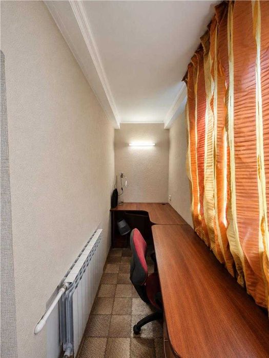 Продам 3 комн квартиру студию, на востоке