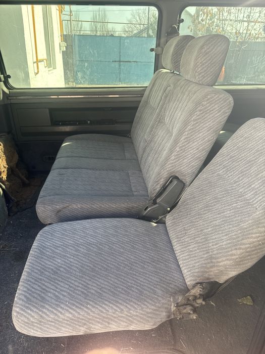 Сиденья на Делику квадрат