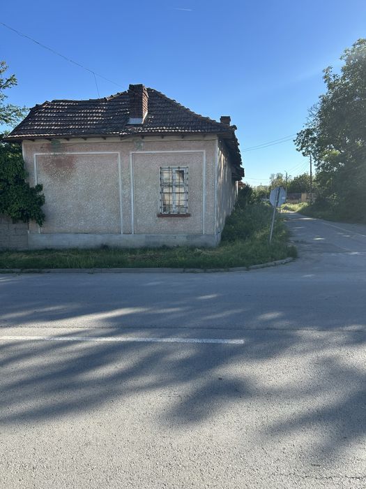 Продава се къща в град Летница
