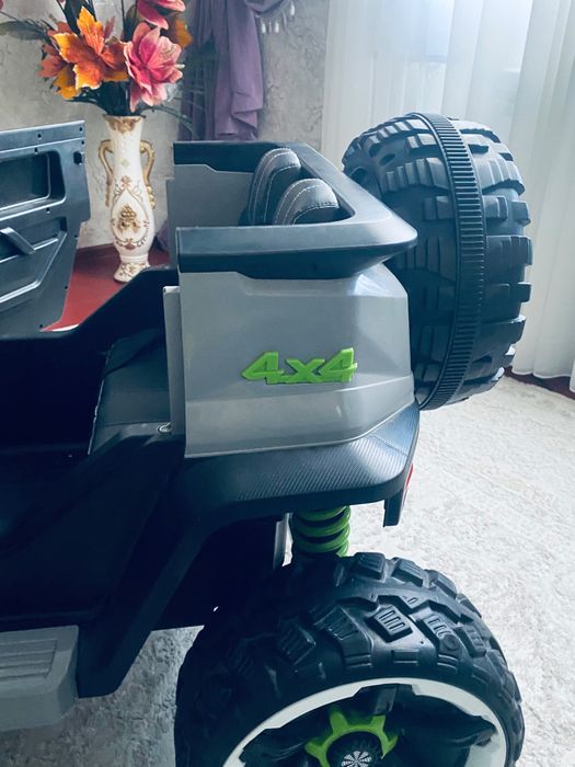 Детский электромобиль Jeep Wrangler
