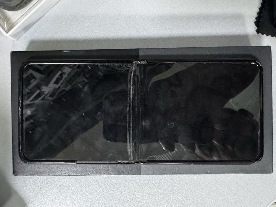 Galaxy Z Flip 3. Vietnam