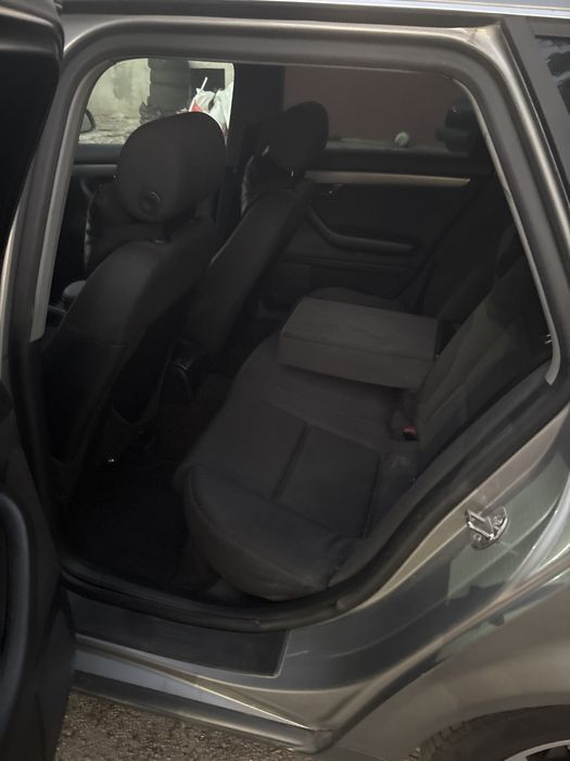 Audi A4 B6 2004 ,2.5 tdi V6 176 коня  обслужена със нови гуми