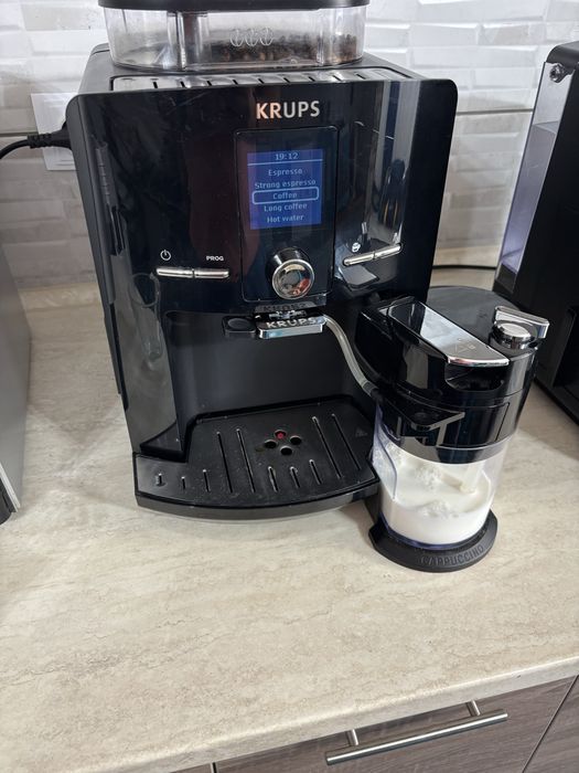 Expresor Krups cu cana de lapte