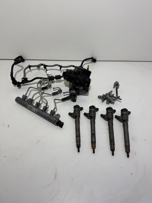 Комплект горивна система Bosch 2.0 dCi дюзи помпа рейка Renault Nissan 0445010404
