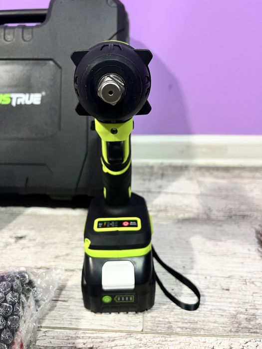 Акумулаторен Безчетков ударен Гайковерт RobusTrue 800Nm 2800об. 2х 4Ah