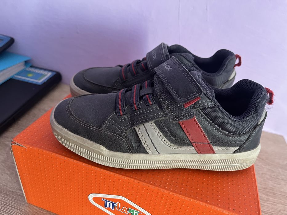 Кроссовки детские