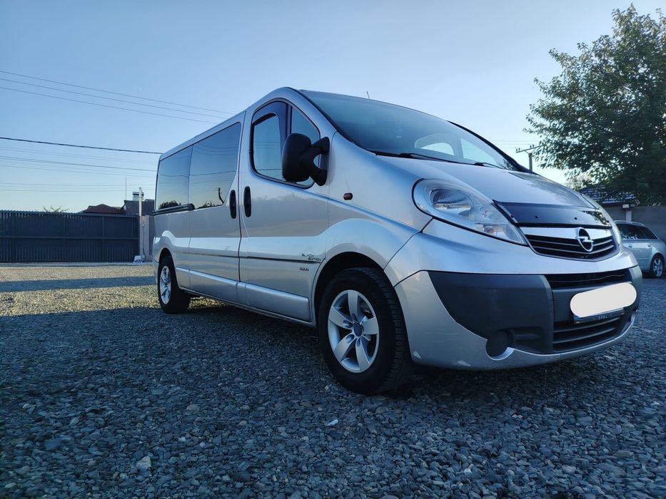 Vând opel vivaro