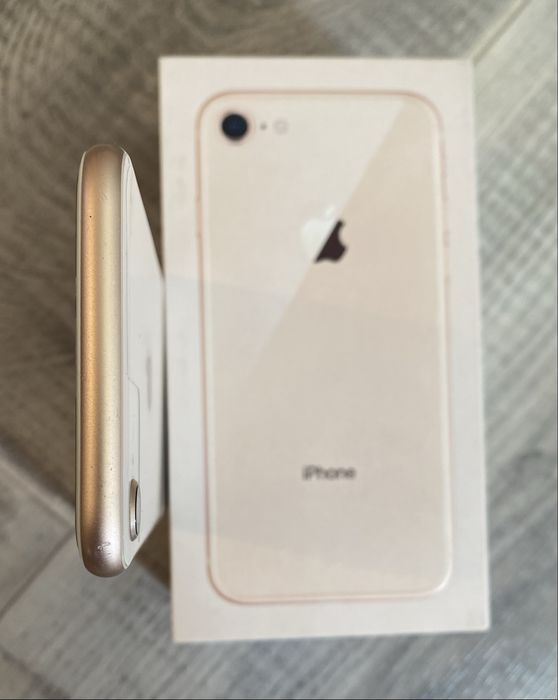 Продам Iphone 8