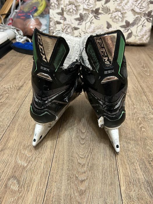 Коньки хоккейные