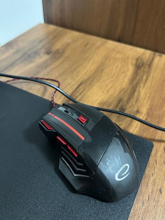 Продавам PS4 с пълен setup