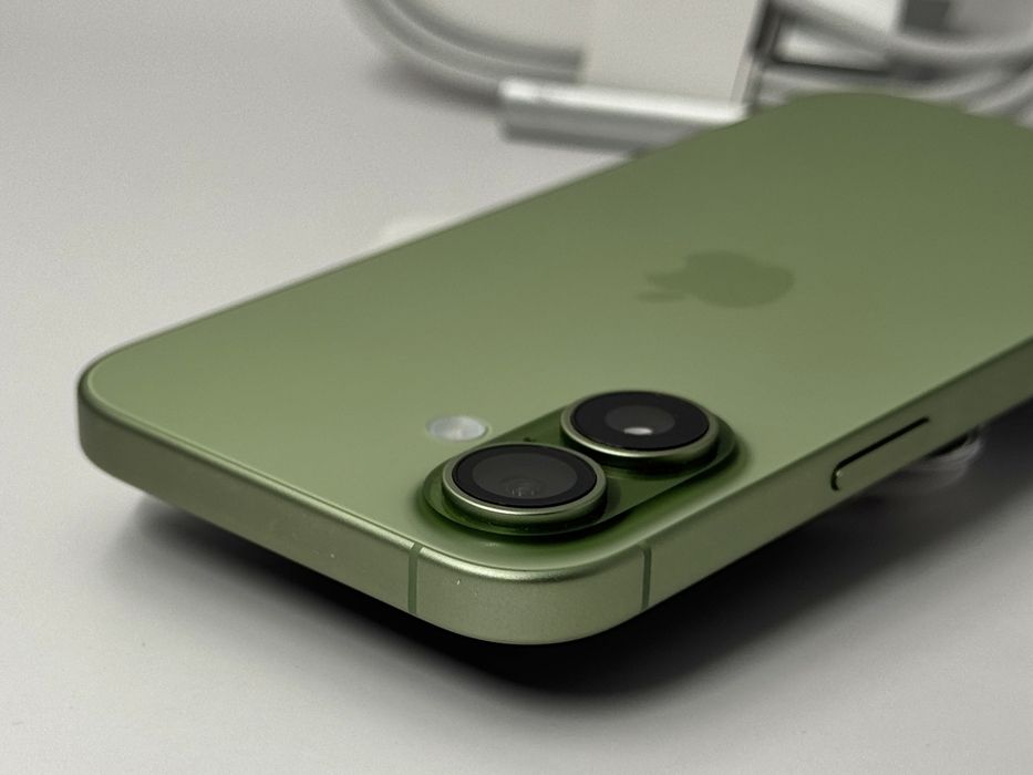 iPhone 17, 256GB, Sage, 99% батерия, КАТО НОВ, 2г. ГАРАНЦИЯ!