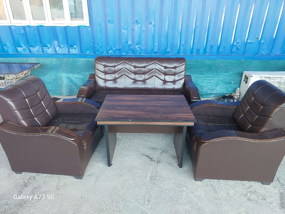 Ofisniy mebel srochna sotiladi