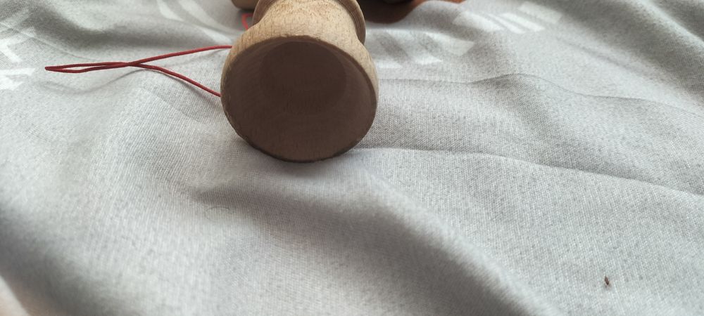 Vând kendama origina X