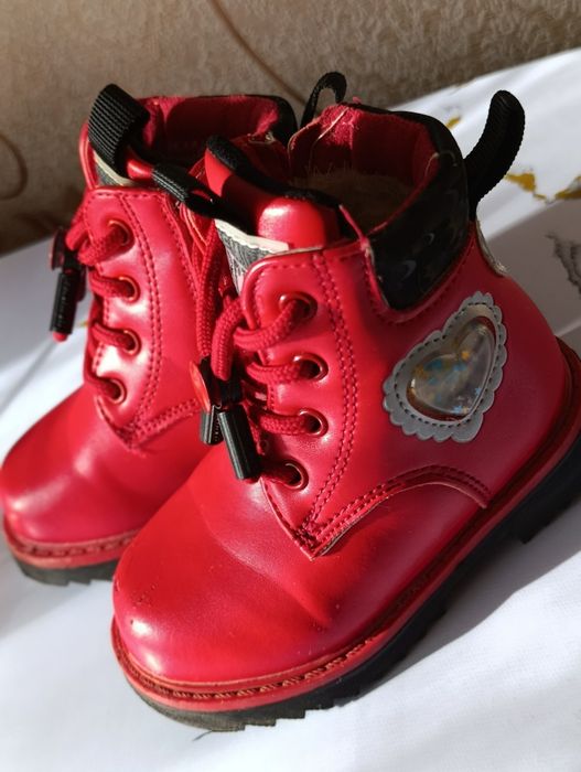 Продаю зимние ботиночки на девочку