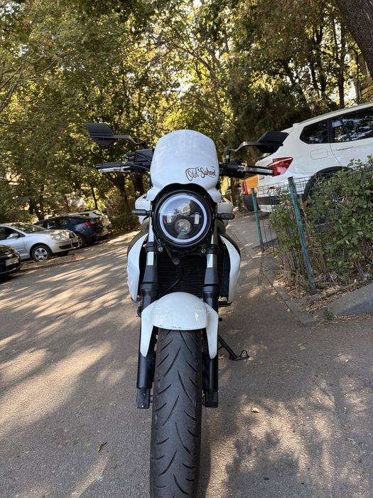 Motocicleta Naked Suzuki SFV 650 Galdius