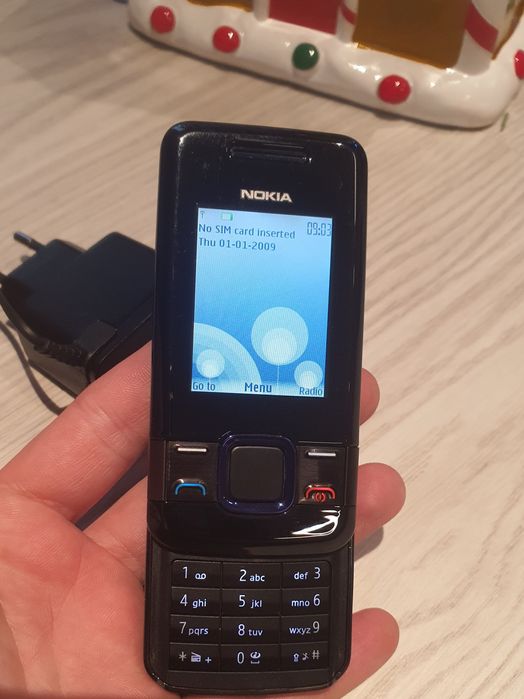 Vând Nokia 7100s Nou (0 minute).Pret 180 ron