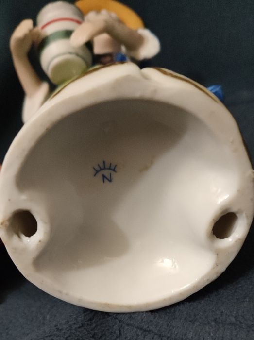 Порцеланова статуетка Capodimonte, статуетка момиченце