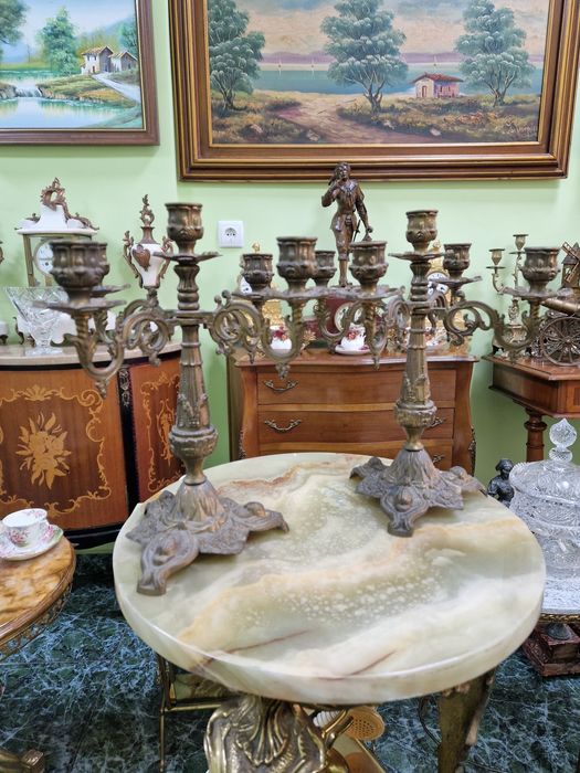 Чифт красиви антикварни френски бронзови свещници