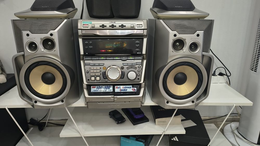 Sony RXD8S с оригинални те си Тонколони