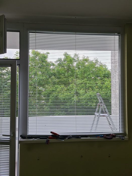 Вратопрозорец от PVC Salamander с Комарници, PVC перваз и Al Щори