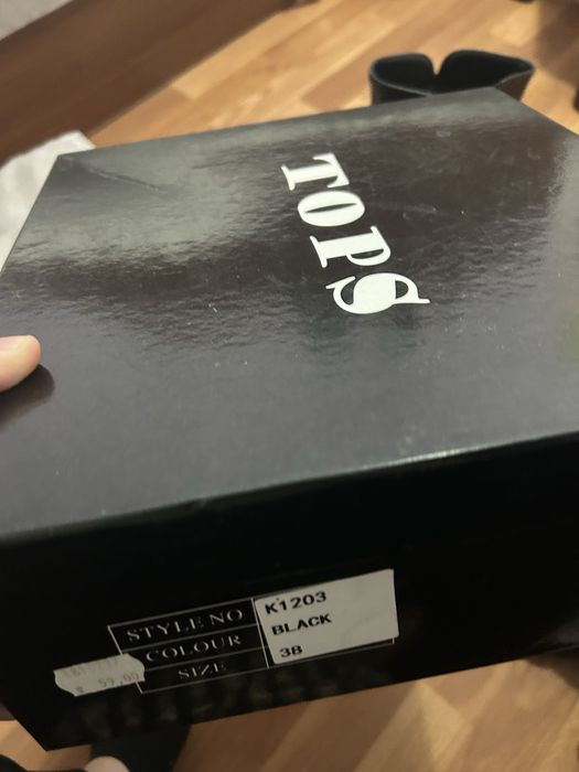 Черни боти и чизми