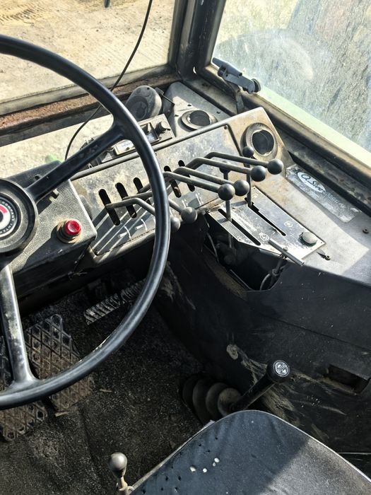 Tractor Internațional reversibil priza fata