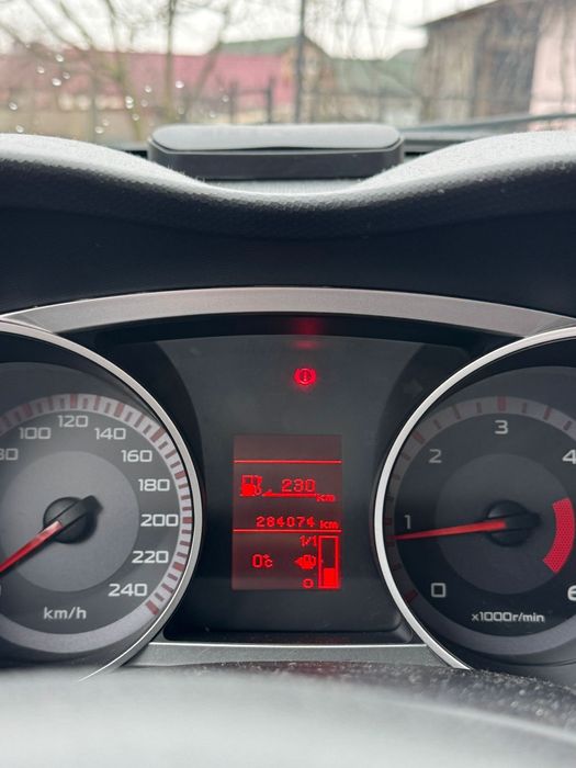 Vând Mitsubishi Outlender