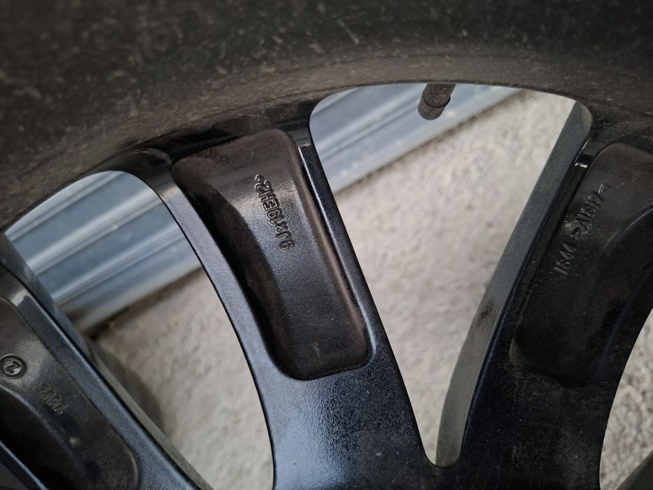 BMW оргинал 19>< 460$ ком 4шт диск+шина состояние идеально на BMW, BYD