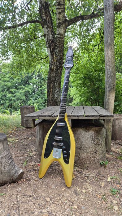 Еектрическа Китара Орфей Ракета