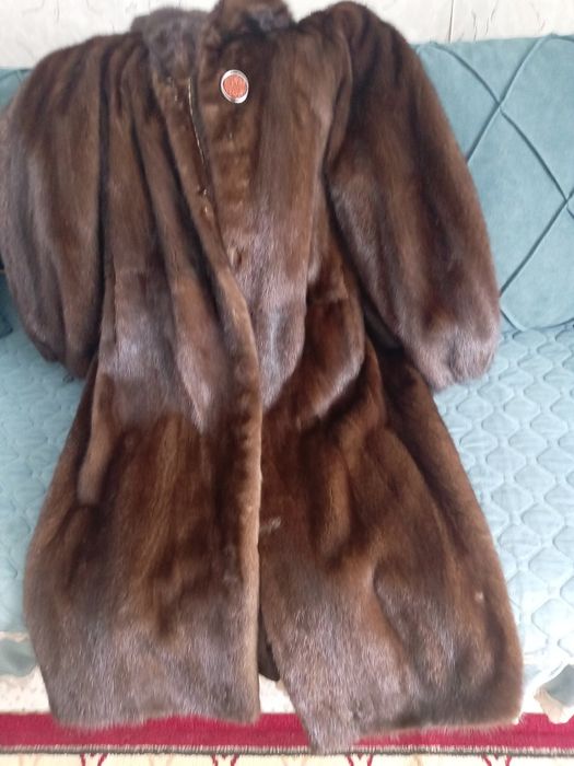 Шуба б. У в отличном состояний.