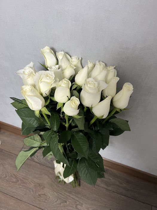 Белые розы 21 штук
