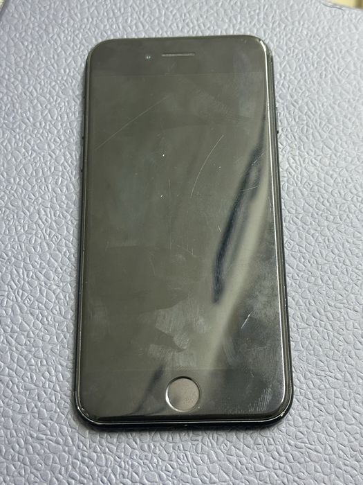 Продам айфон се2020