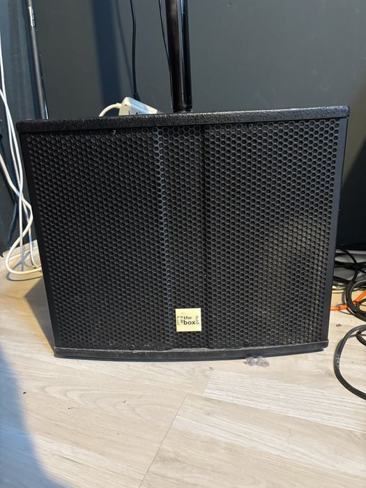 Vind  mixer Makie ,modelCFX 16 canale cu boxe si subwoofer