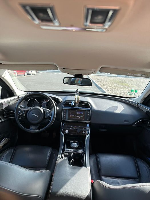 Vând/ schimb Jaguar XE