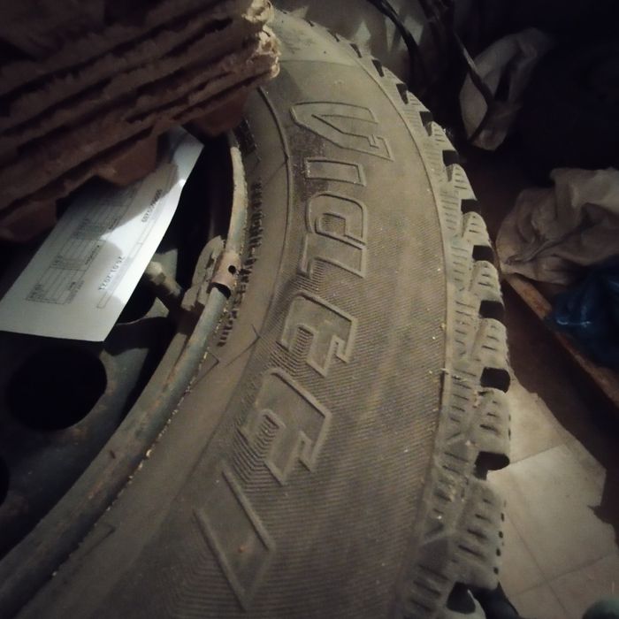 Продам зимние шины резина