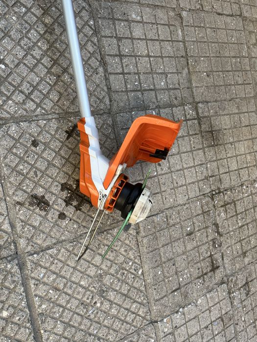 Продавам акумулаторен тример STIHL FSA 60 R