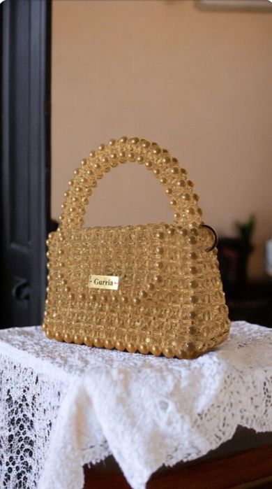 Xrustal va durdan yasalgan sumkalar