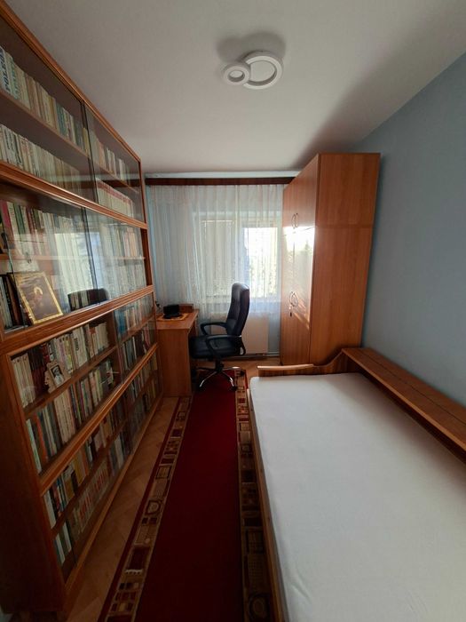 Inchiriez apartament 3 camere, zona Valea Aurie