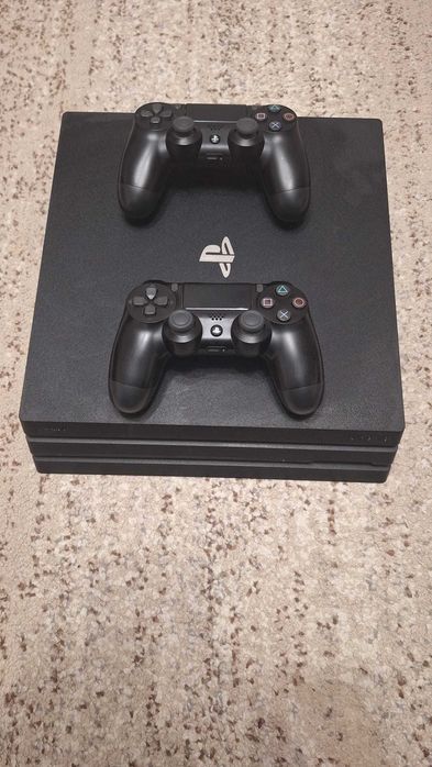 PS4 PRO + 2 joysticks