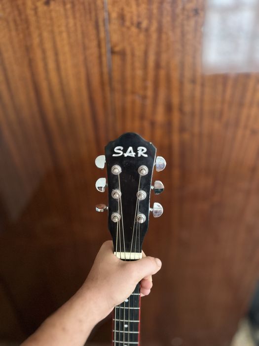 Sar gitara  hali yangidey olingan lekn calinmagan